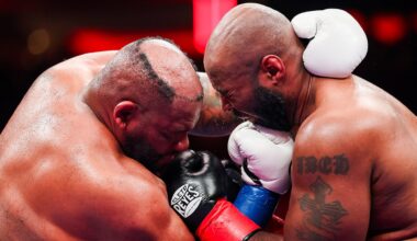 Boxer's hairpiece knocked off during fight