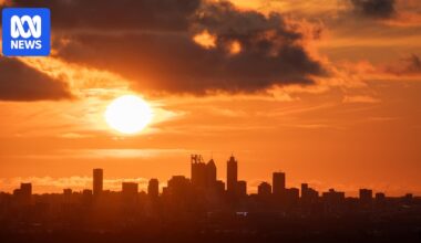 Heatwaves are changing the way Australians live and spend their money, study finds