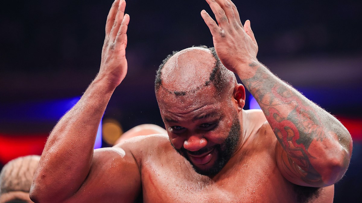 Jarrell Miller gets hairpiece punched off in fight vs Kingsley Ibeh, video