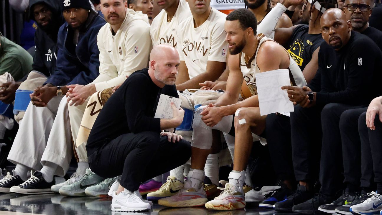 Warriors' Stephen Curry out vs. 76ers with lingering knee issue