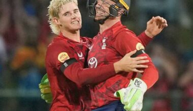 England's Jacob Bethell, left, and Jos Buttler celebrate the wicket of Dunith Wellalage. Photo: AP PHOTO