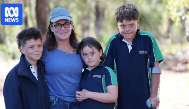 Survival expert praises WA family's calm decision-making during miracle Geographe Bay rescue