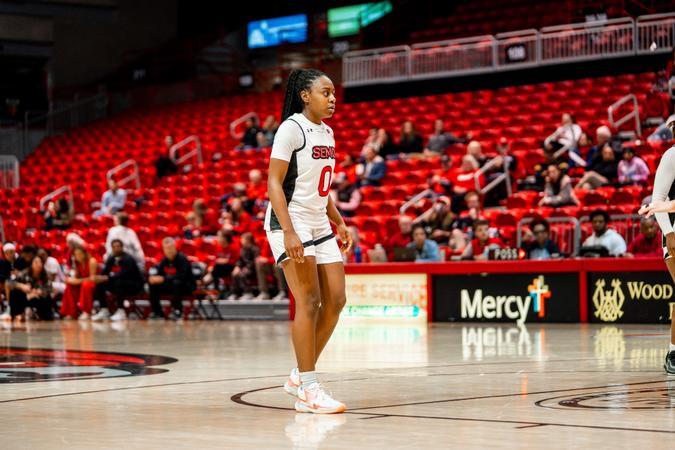 Women's Basketball Falls Thursday Night