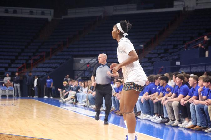 Women's Basketball Forces 27 Turnovers in Win Over Islanders