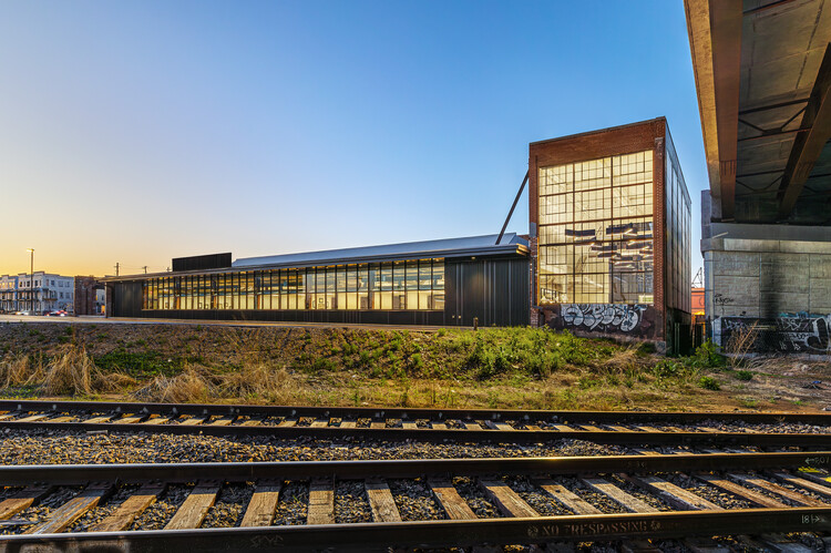Brown and Crouppen King’s Hill Headquarters / HOK - Image 5 of 12