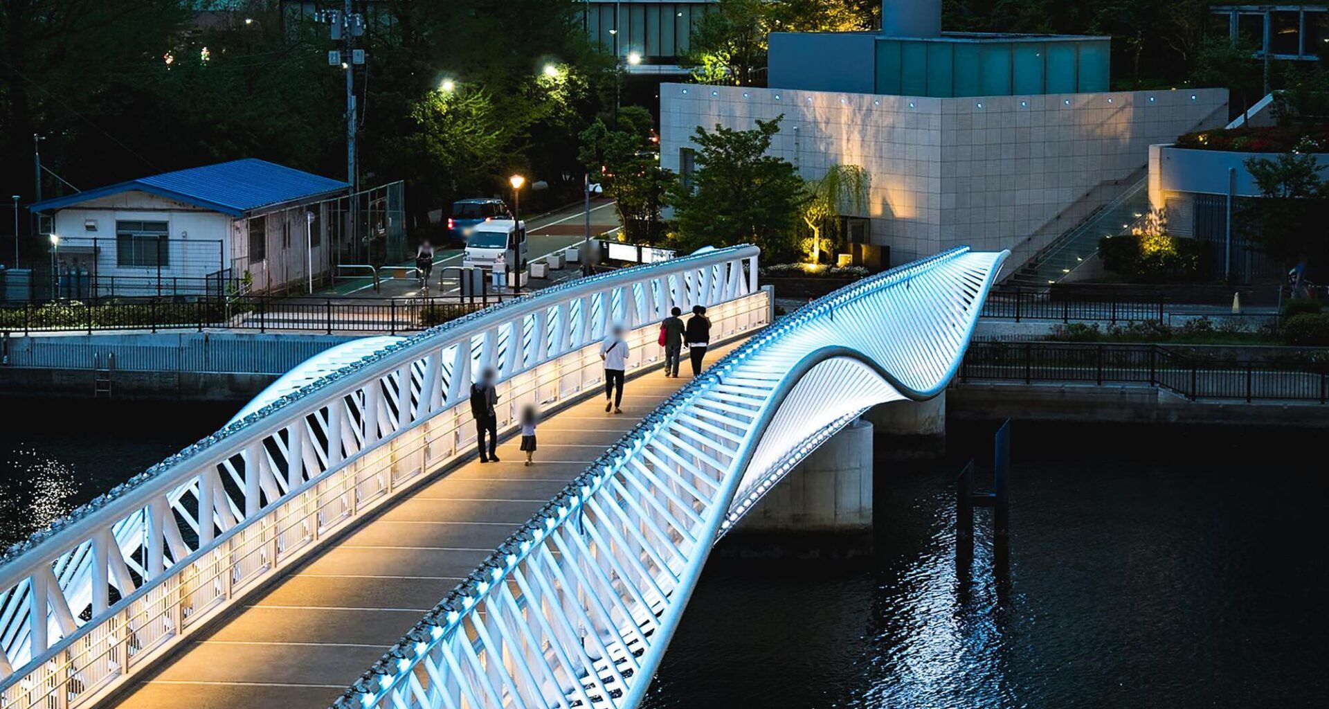 Reimei Kobashi Pedestrian Bridge / Hoshino Architects