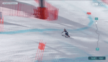 Lindsey Vonn crashes out of downhill nine days after rupturing her ACL