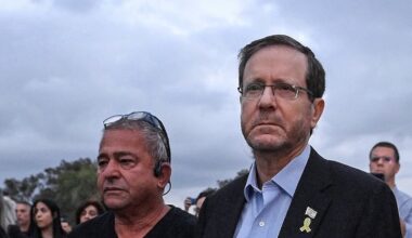 Israeli president lays wreath at Bondi Pavilion; Palestine Action Group launches last-minute challenge, Sydney CBD road closures, heavy NSW Police presence