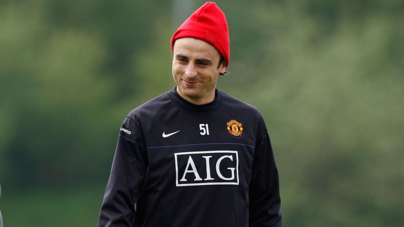Berbatov urges patience over Carrick's Man United future