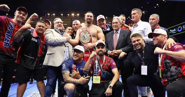 Officials mobilised to get Peters ringside at Parker's Saudi fight