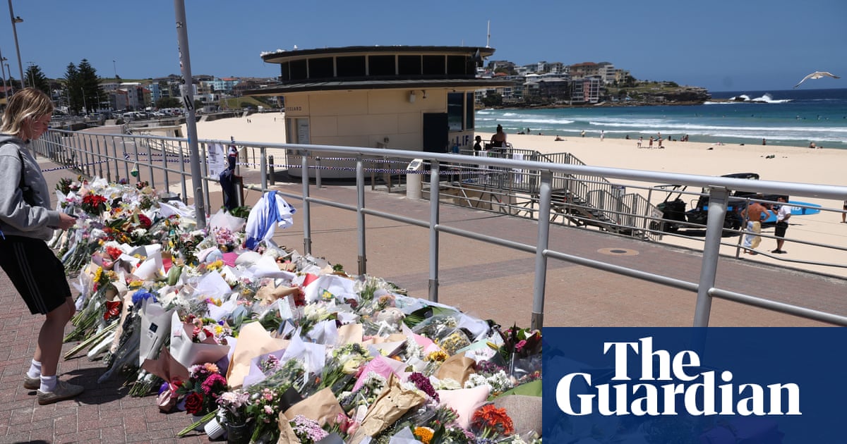 ABC airs former Asio agent’s claims that Bondi shooters were radicalised years ago, despite agency’s criticism | Bondi beach terror attack