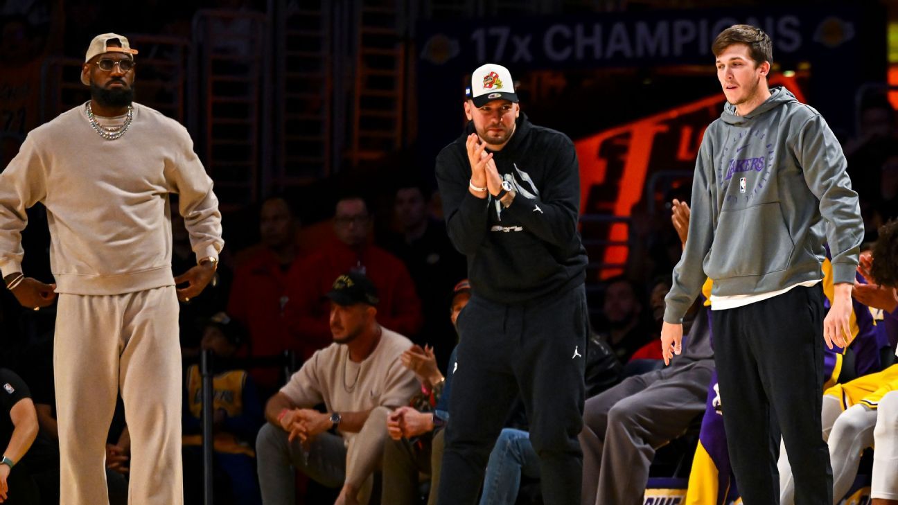 Lakers' LeBron James sits out loss to Spurs, ending All-NBA run