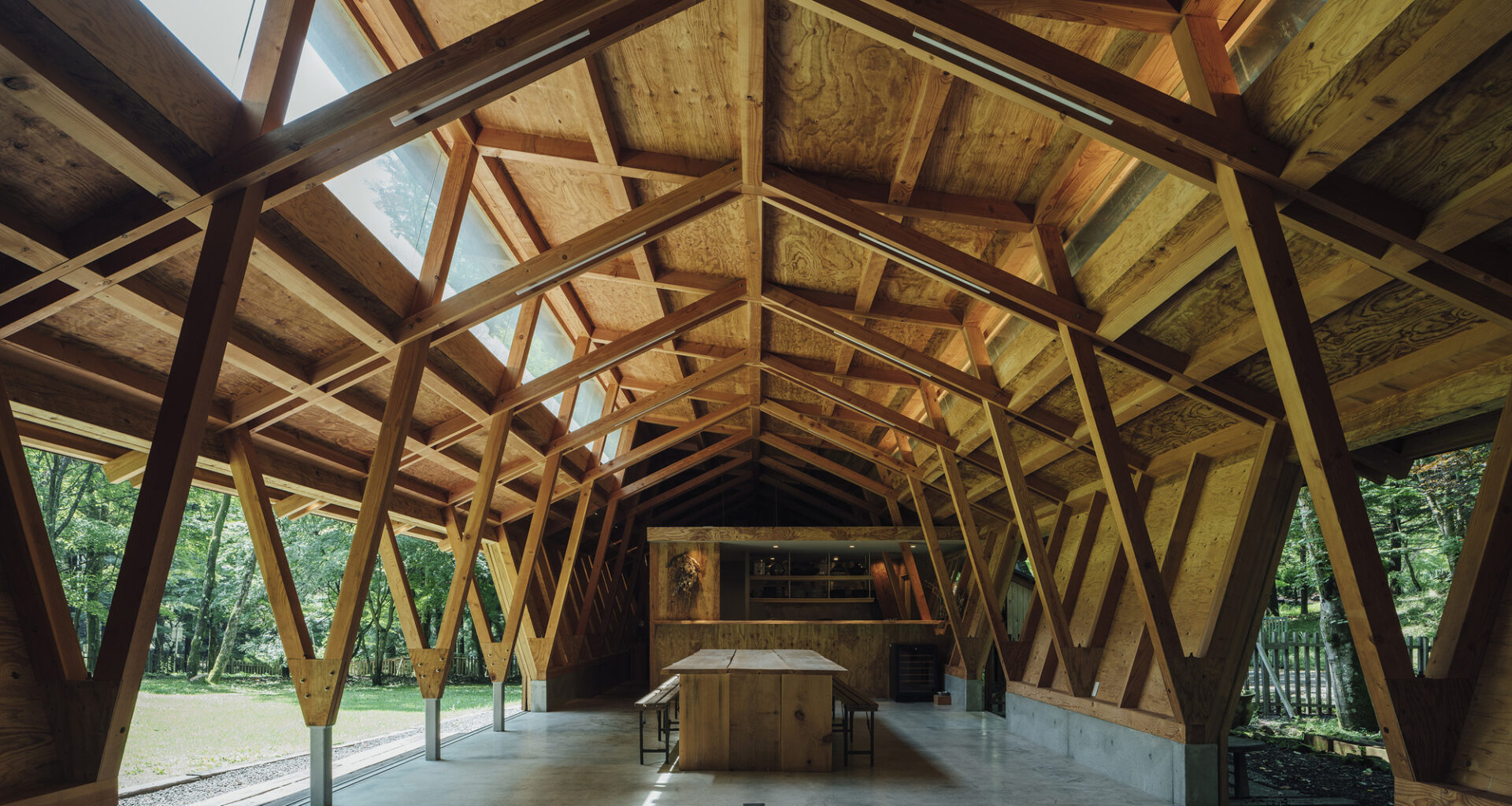 Three Roofs Timber Hall / OOTT