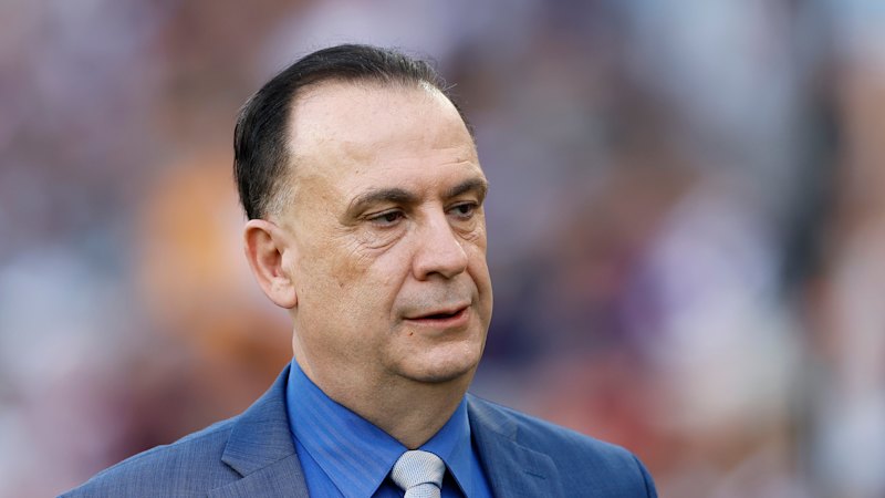 Peter V’landys heads to court after NRL, racing jobs questioned