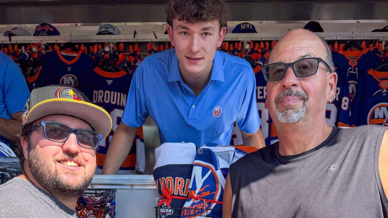 Long Island's Matthew Schaefer namesakes enjoy having that in common with Islanders star