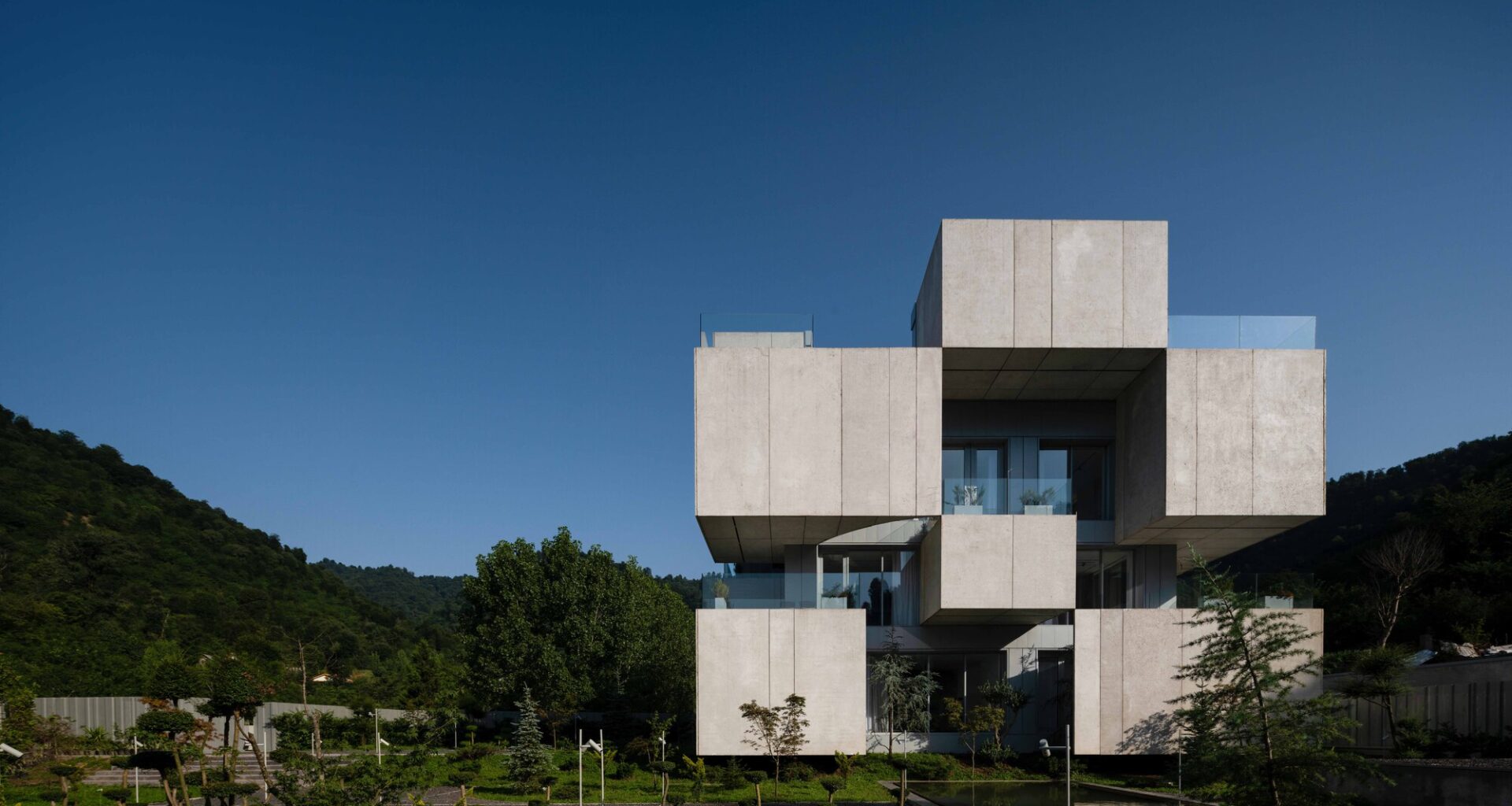 Double Side House / bood design bureau