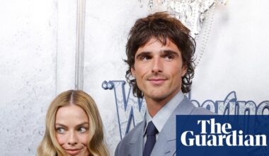 Feathers, lace and Jacob Elordi’s gold tooth: Wuthering Heights premieres in Australia – in pictures - The Guardian