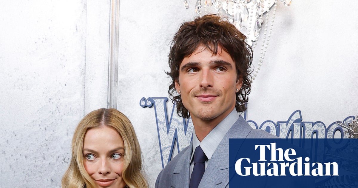 Feathers, lace and Jacob Elordi’s gold tooth: Wuthering Heights premieres in Australia – in pictures - The Guardian
