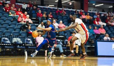 Men's Basketball Defeats Southern Indiana 73-71