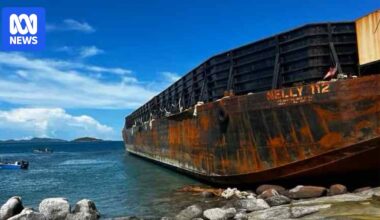 Mystery barge washed up in Torres Strait seen 'struggling' off Bali by retired Australian skipper