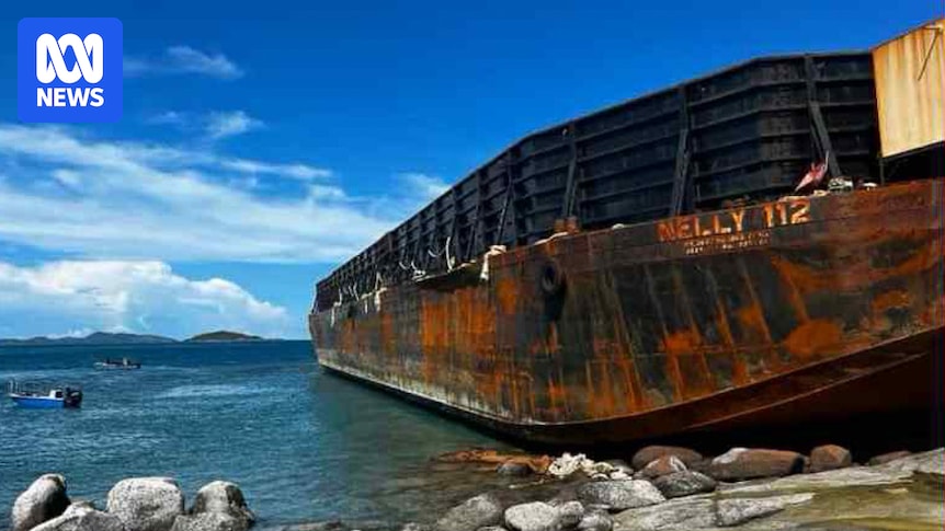 Mystery barge washed up in Torres Strait seen 'struggling' off Bali by retired Australian skipper