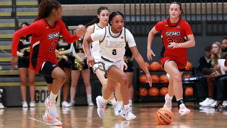 Women's Basketball Wins Fourth Straight With Senior Day Victory Over SEMO