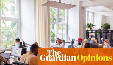 Even amid rising economic uncertainty, now is not the time to hug your job | Gene Marks