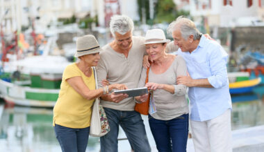 senior-friends-travel