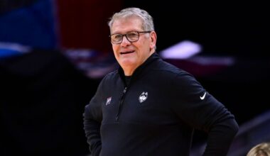 UConn's Auriemma ties VanDerveer for most AP Top 25 appearances