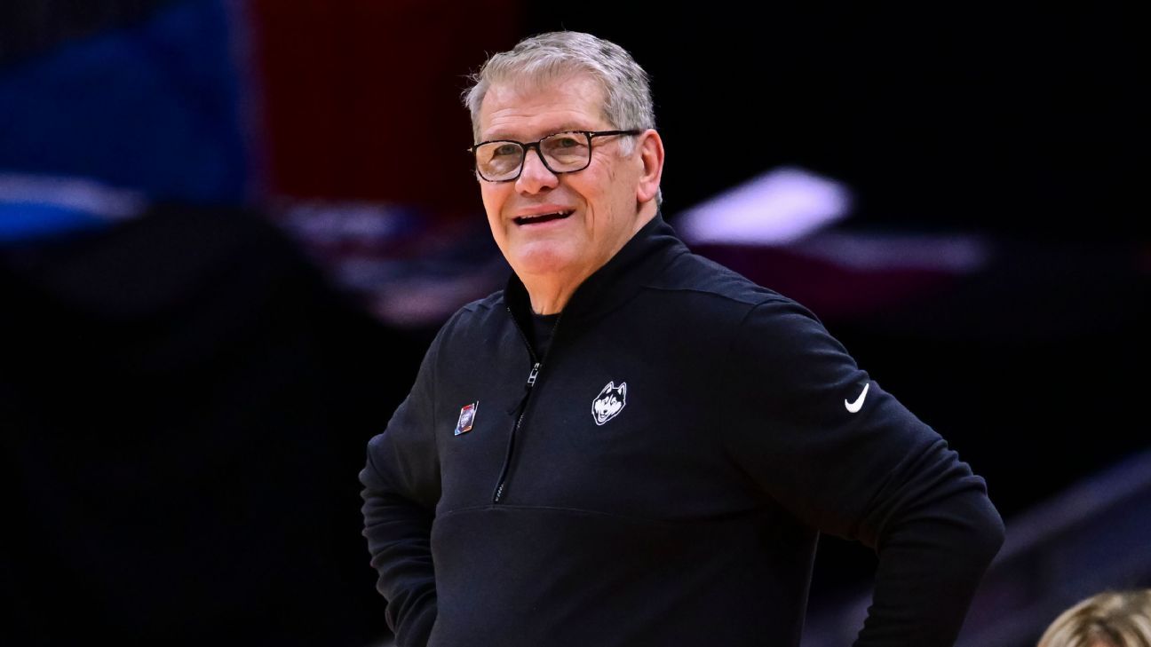 UConn's Auriemma ties VanDerveer for most AP Top 25 appearances