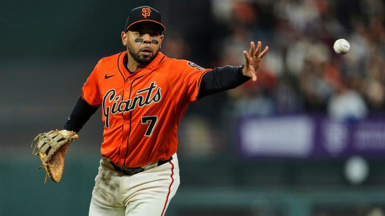 Braves give Dominic Smith non-roster invite to major league camp