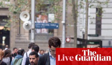 News live: real incomes fall as wage growth lags inflation; PM insists Australia won’t assist women and children in Syrian camp | Australia news