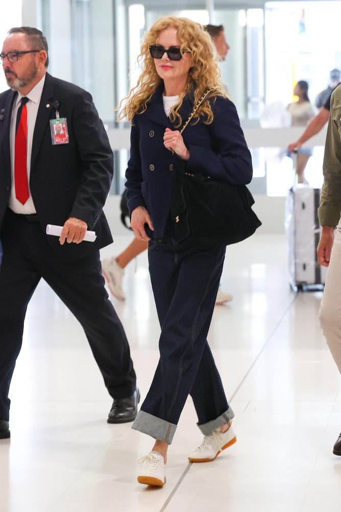 Nicole Kidman leaves Sydney after a short visit.