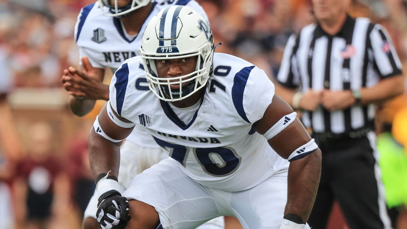 Source: Ducks' Isaiah World to miss NFL combine with torn ACL