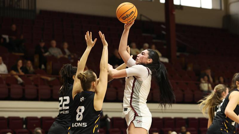 Smith registers career-high 22 points in women's basketball loss to Lions