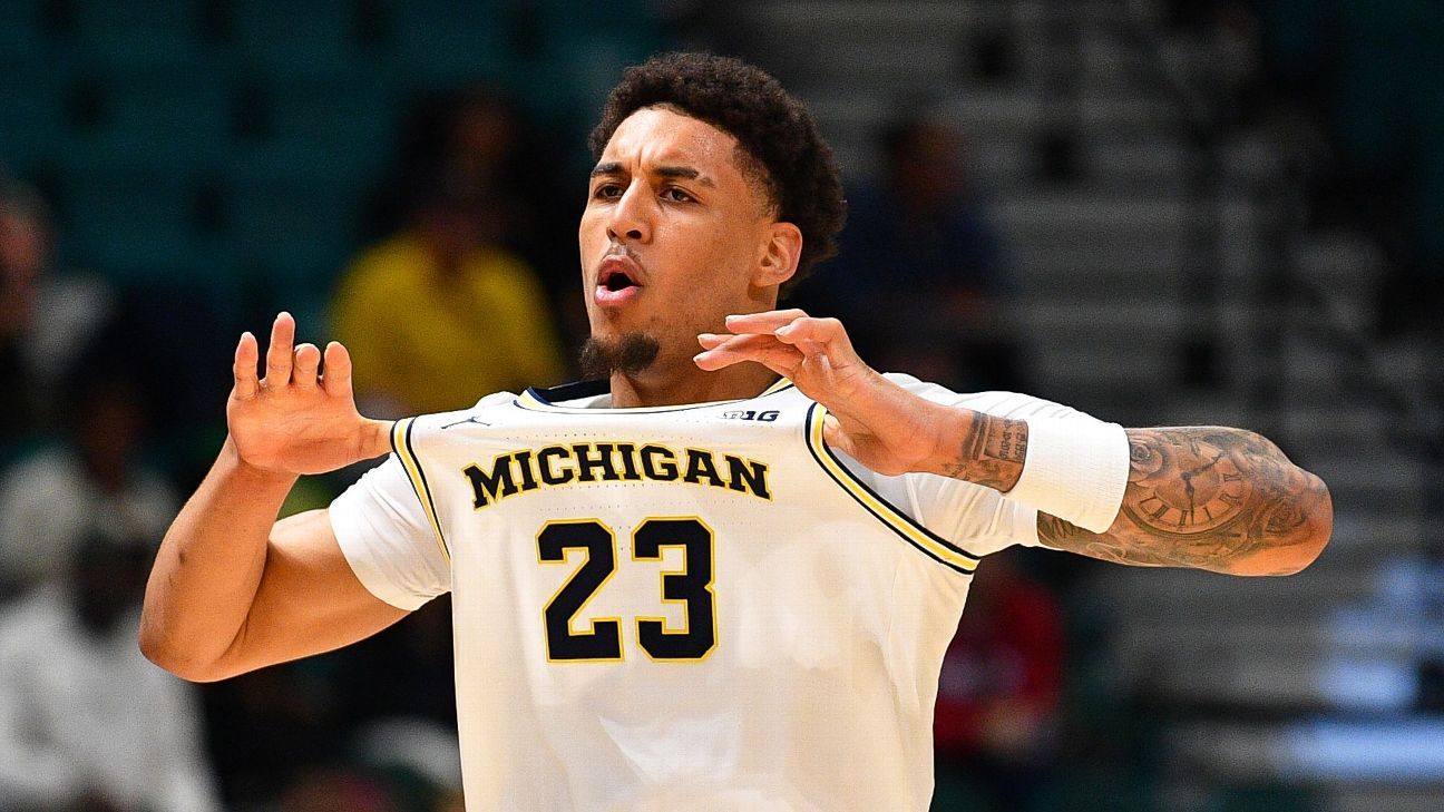 Michigan supplants Arizona as No. 1 in men's basketball poll