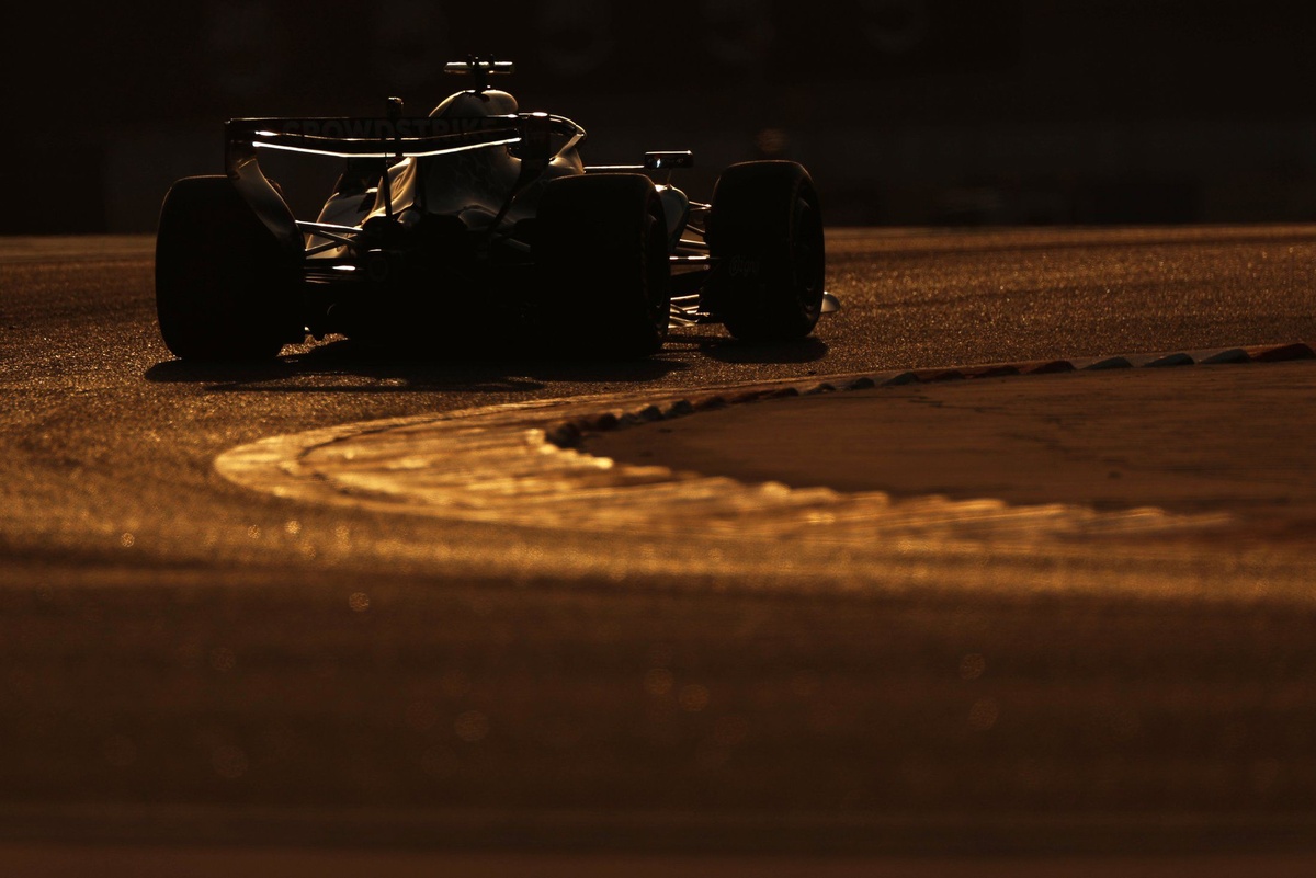 LIVE: F1 Bahrain pre-season testing - Piastri goes fastest, Aston Martin suffers latest breakdown | Live text - Autosport