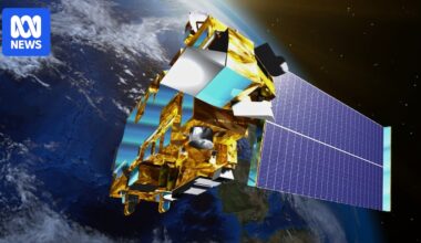 'Dying' NASA satellite leaves Australia's north waiting hours for latest fire information