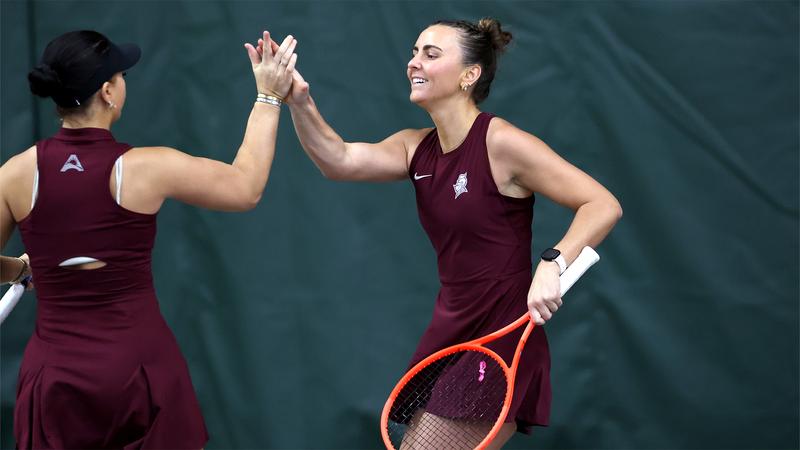Women's tennis gets back in the win column with 6-1 home victory over Marian University