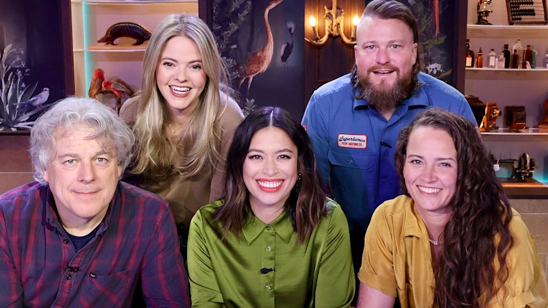 Alex Lee hosts new ABC comedy panel show filmed at Tasmanian Museum and Art Gallery