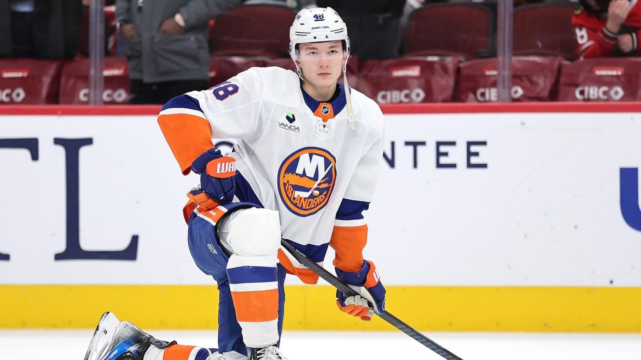 Andrew Gross: Islanders rookie Matthew Schaefer gets much-needed break