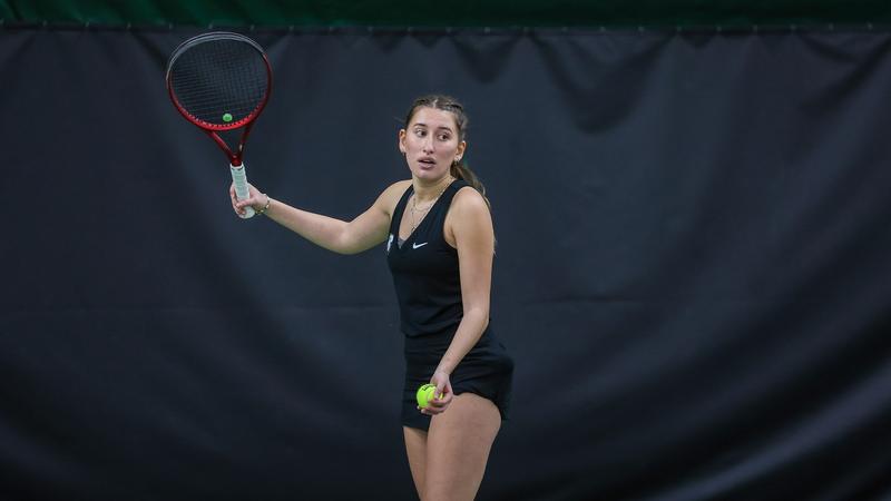 Women's tennis falls just short to Siena 4-3