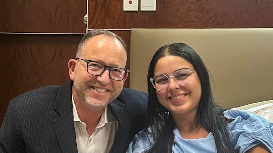 Isabelle Metaxotos (right) with Dr Simon Gordon in hospital after he surgically removed her left ovary and fallopian tube in 2025.