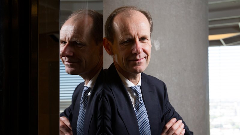 Former ANZ chief Shayne Elliott drops legal action against bank