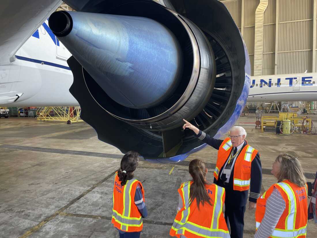 Retired pilot Keith Koch shows clinic participants a 787 engine. He's one of several volunteer aviation professionals who help teach the fear of flying clinic participants about airplane safety.