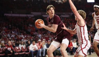 Rashaun Agee dunking on Oklahoma