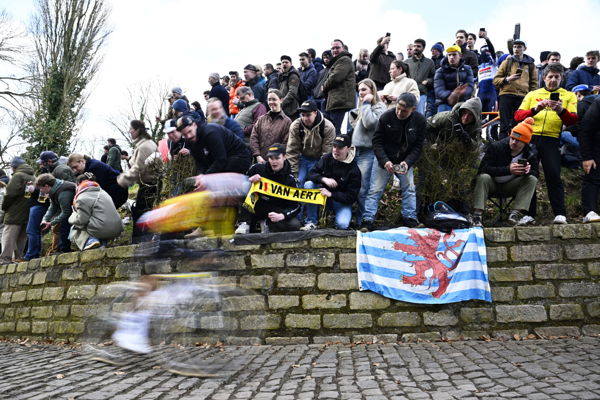 'Respect the race' campaign calls on cycling fans to show support responsibly