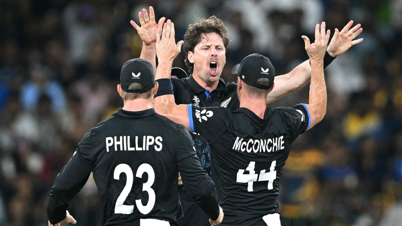 What do New Zealand and Pakistan need to do to reach the semi-finals?