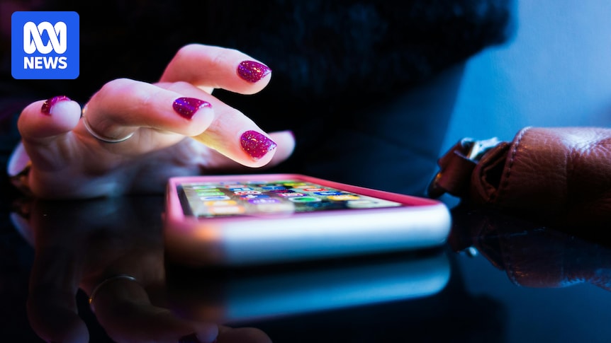 Warnings over iPhone scam - ABC News