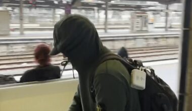 Ed Sheeran takes the train to Marvel Stadium – all the way from Sydney